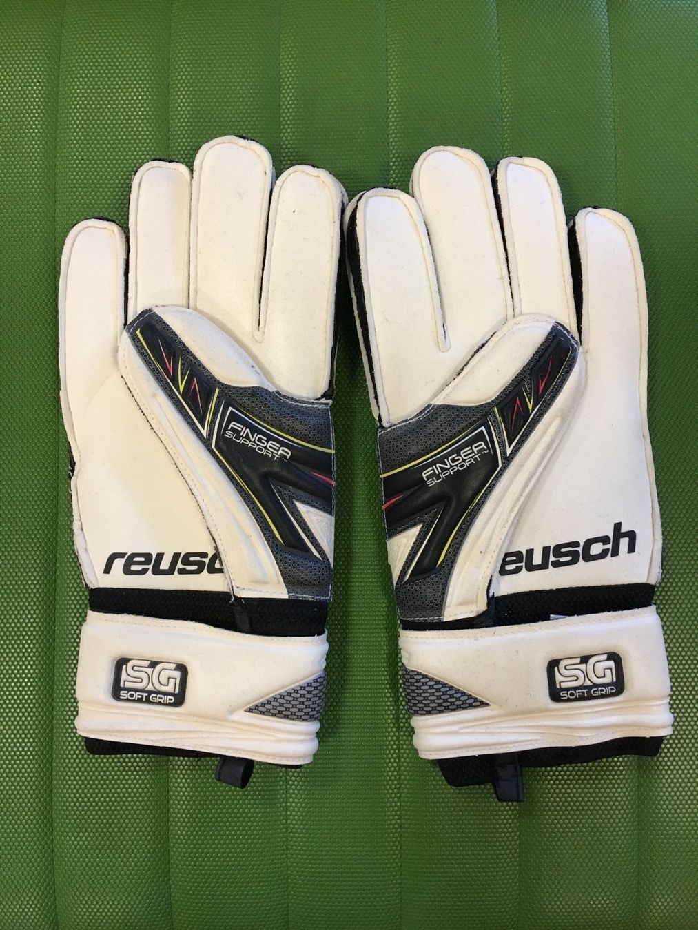 Reusch Handschuhe & Handstulpen: REUSCH GOALIE HANDSCHUHE            GR. 8 – Neu und originalverpackt aus Zürich von LIQUIDATOR.CP 1