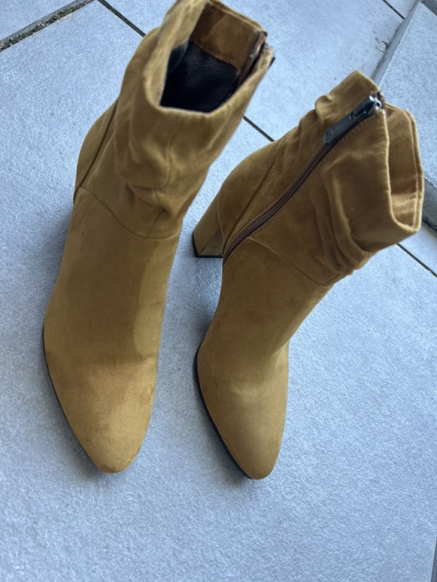 Scarpe per cavalli: MARCO TOZZI suede leather boots size 38 with zips – Usato da Basel venduto da sab_5xts