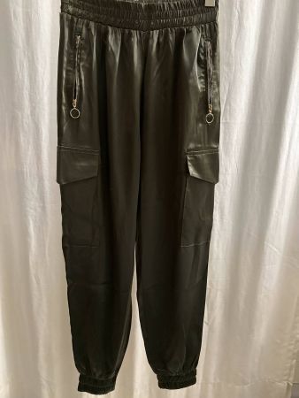 Khaki-farbene Cargo-Hose in Satin-Optik, Grösse S