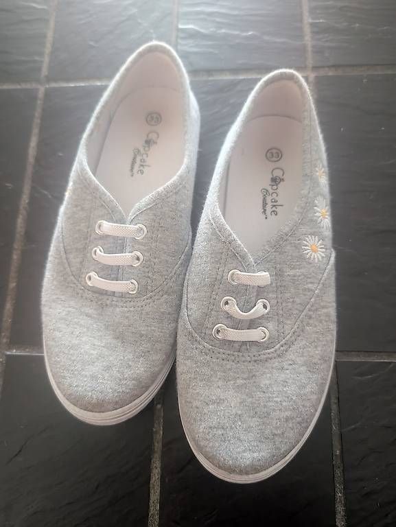 Scarpe per ragazze: Sneakers Grösse 33 – Usato da Effretikon venduto da sar_x7yl 1