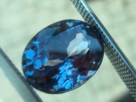 SPINELL violet / blau oval  2.42cts  Sri Lanka