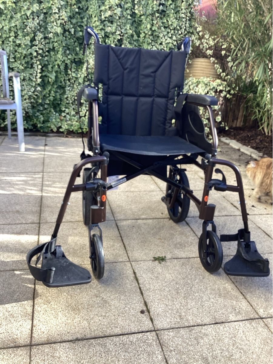 Sedie a rotelle: Transport- / Reiserollstuhl Invacare Action 2 Transit Lite – Usato da Arlesheim venduto da san_w9vr