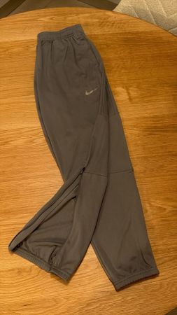 nike running gris taille M