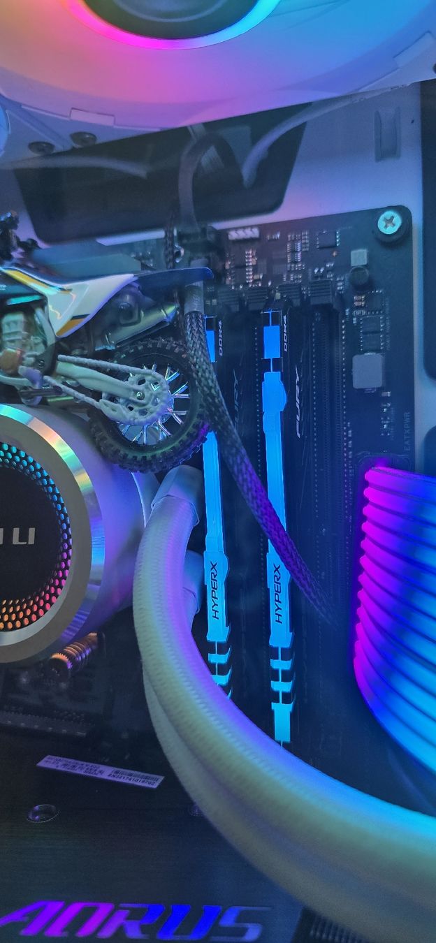 PCs: Mémoire  HyperX Fury DDR4 éclairage RGB – Gebraucht aus Moutier von gon_cc9z