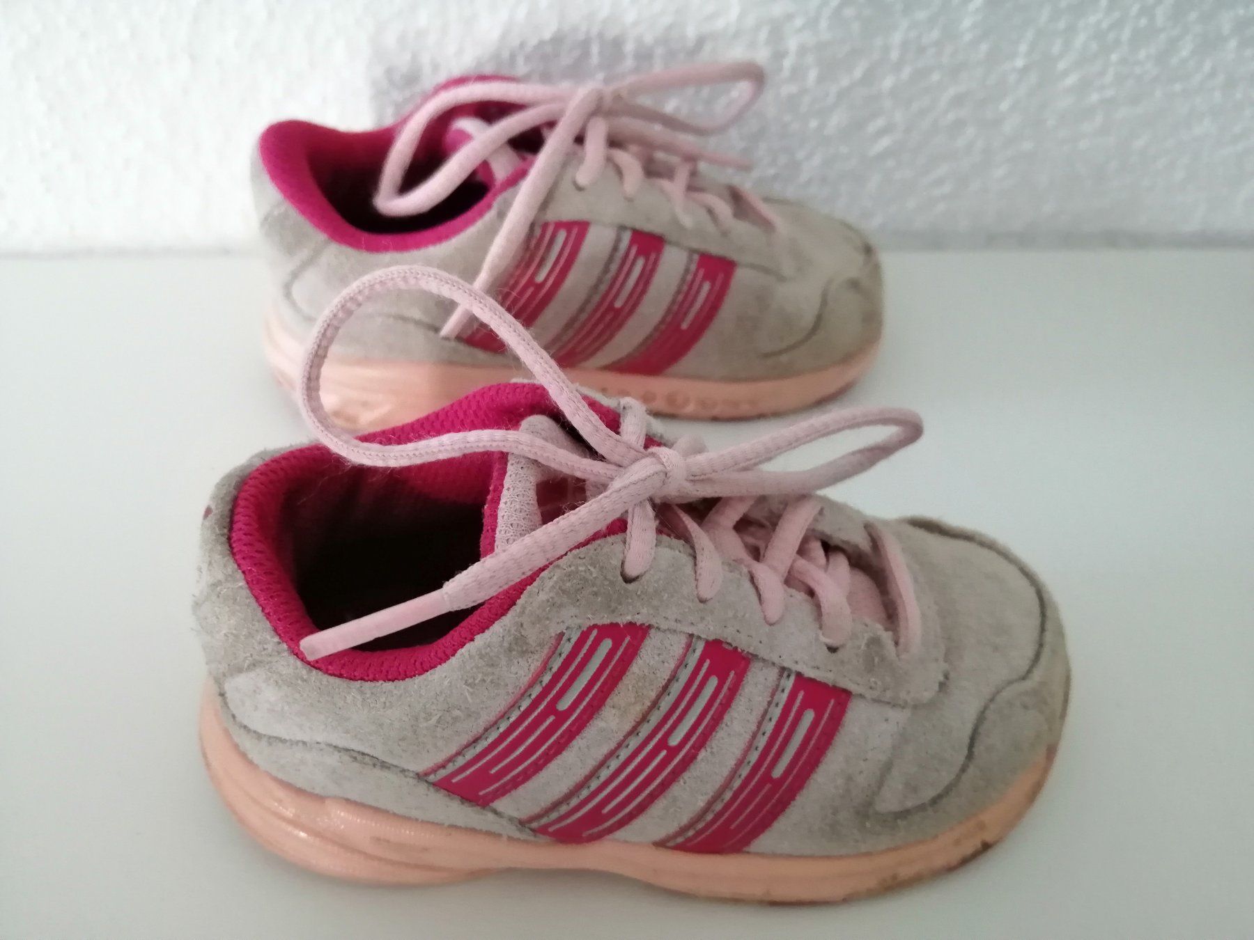 Adidas Scarpe per ragazze: Turnschuh Adidas Mädchen 21 – Usato da Aeschi (SO) venduto da clementinli 1