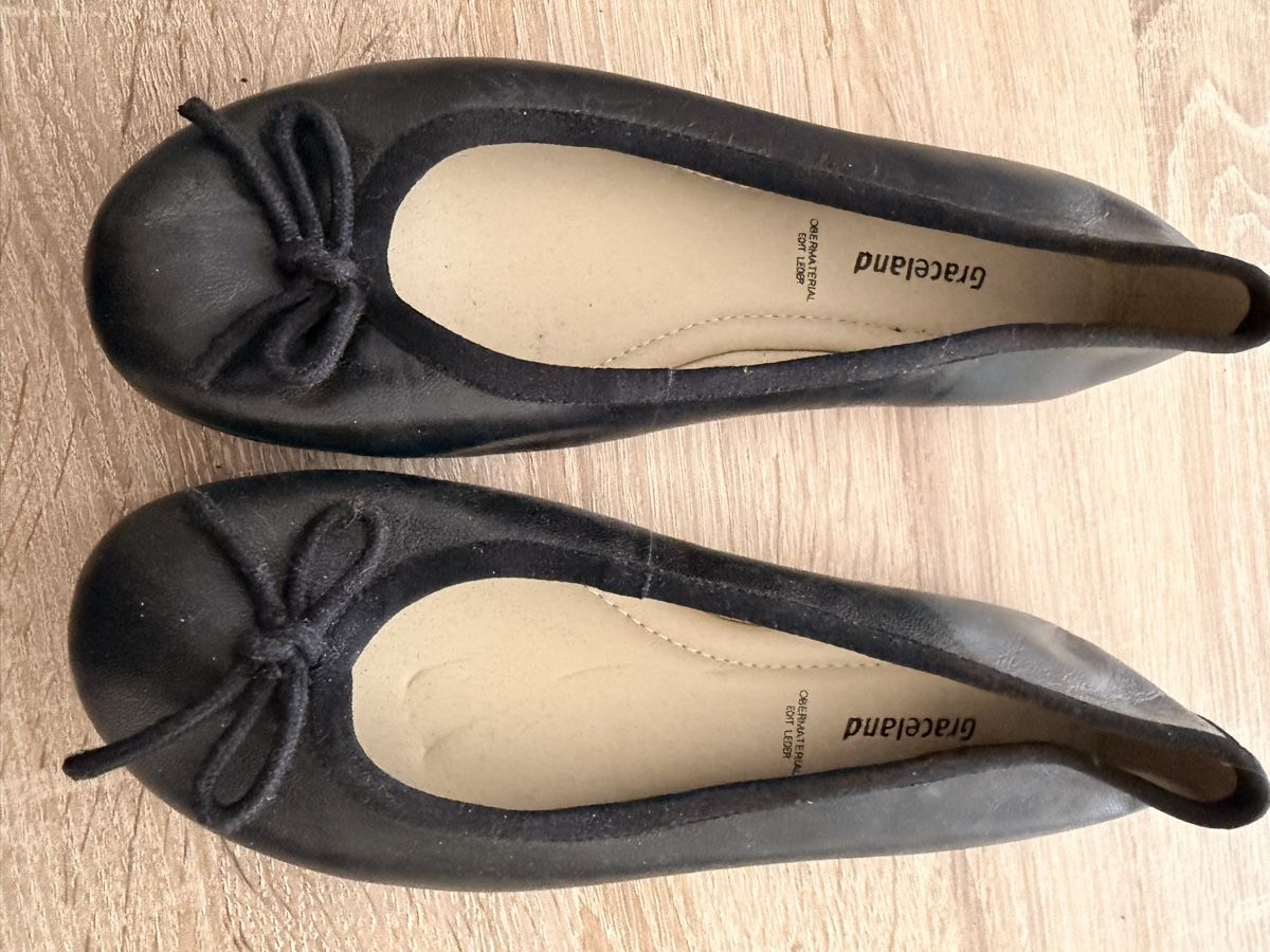 Graceland Scarpe da donna: Schwarze Graceland Ballerinas, Grösse 39 – Usato da Trimbach venduto da Schwaenchen