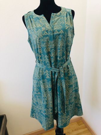 Sommerliches, ärmelloses Kleid mit Gürtel, Grösse XS
