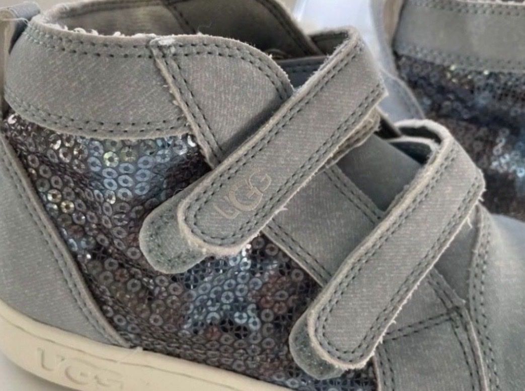 Ugg Scarpe per ragazzi: Ugg Kinder Schuhe, Gr. 30, blau – Nuovo (secondo la descrizione) da Freidorf TG venduto da nad_fxh7 2
