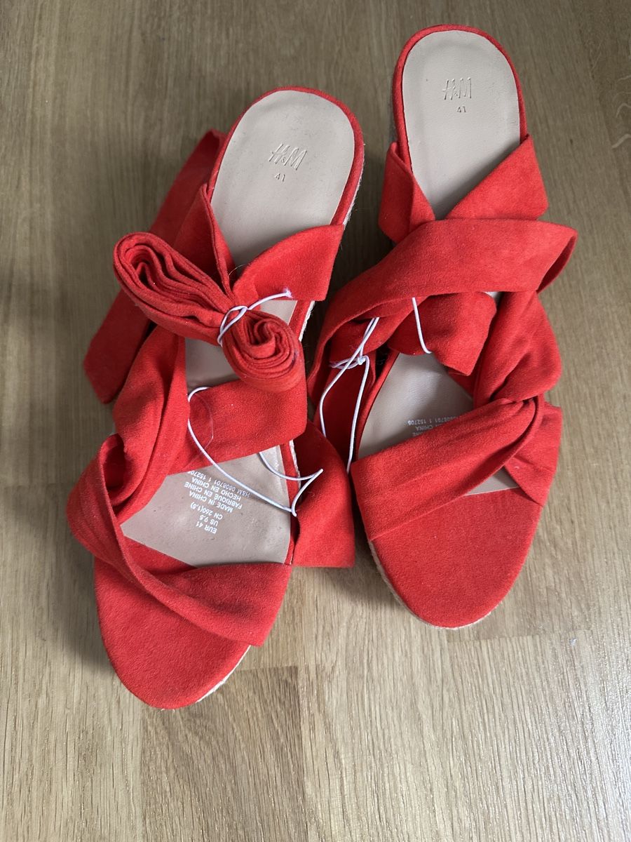 H&M Scarpe da donna: Rote Sommerschuhe Keilabsatz – Nuovo (secondo la descrizione) da Bremgarten b. Bern venduto da ilonarebekka