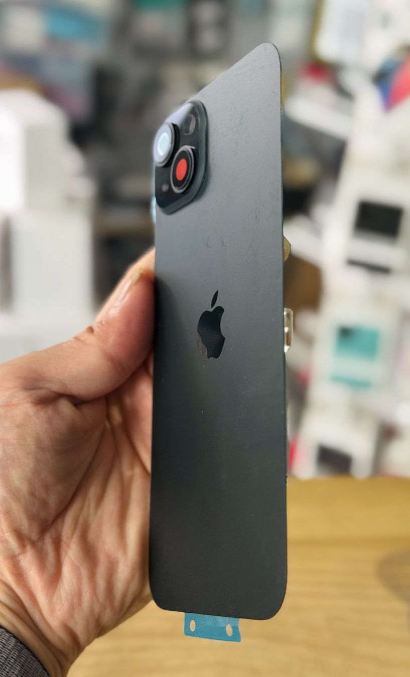Apple Handys / Smartphones: Vitre Cache Arrière iPhone 15 noir avec aimants – Neu und originalverpackt aus Morges von DA-repa 2