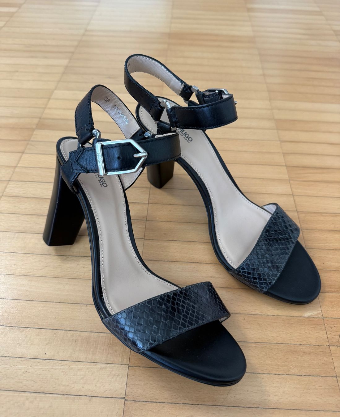 Hugo Boss Scarpe da donna: Hugo Boss Pumps Gr. 38 - NEU – Nuovo (secondo la descrizione) da Frauenfeld venduto da LIL_NA 1