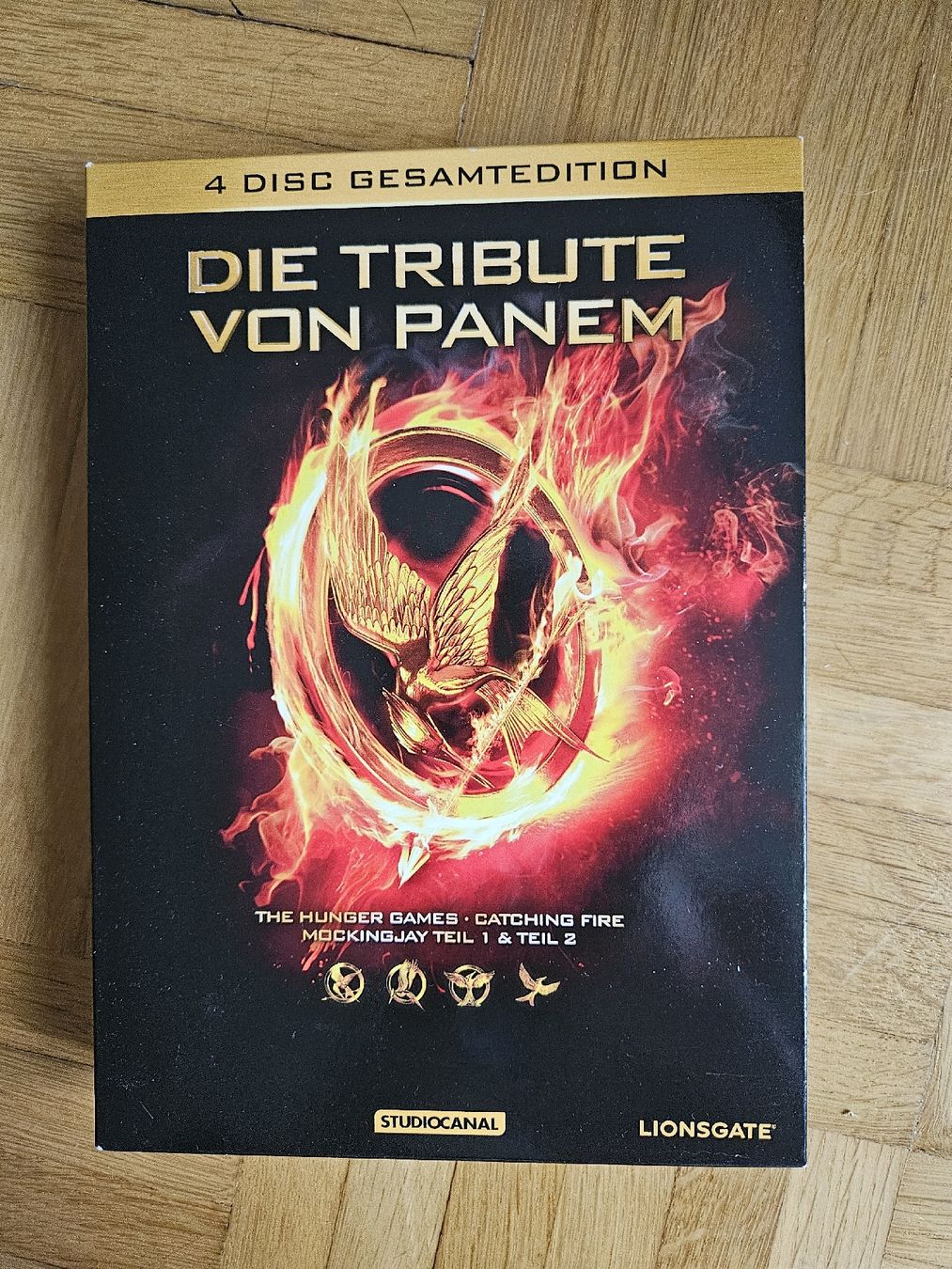 Tutti i DVDs: Die Tribute von Panem 4 Disc Gesamtedition – Usato da Basel venduto da Semmel77