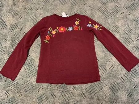 Bordeauxrotes Shirt für Mädchen 
