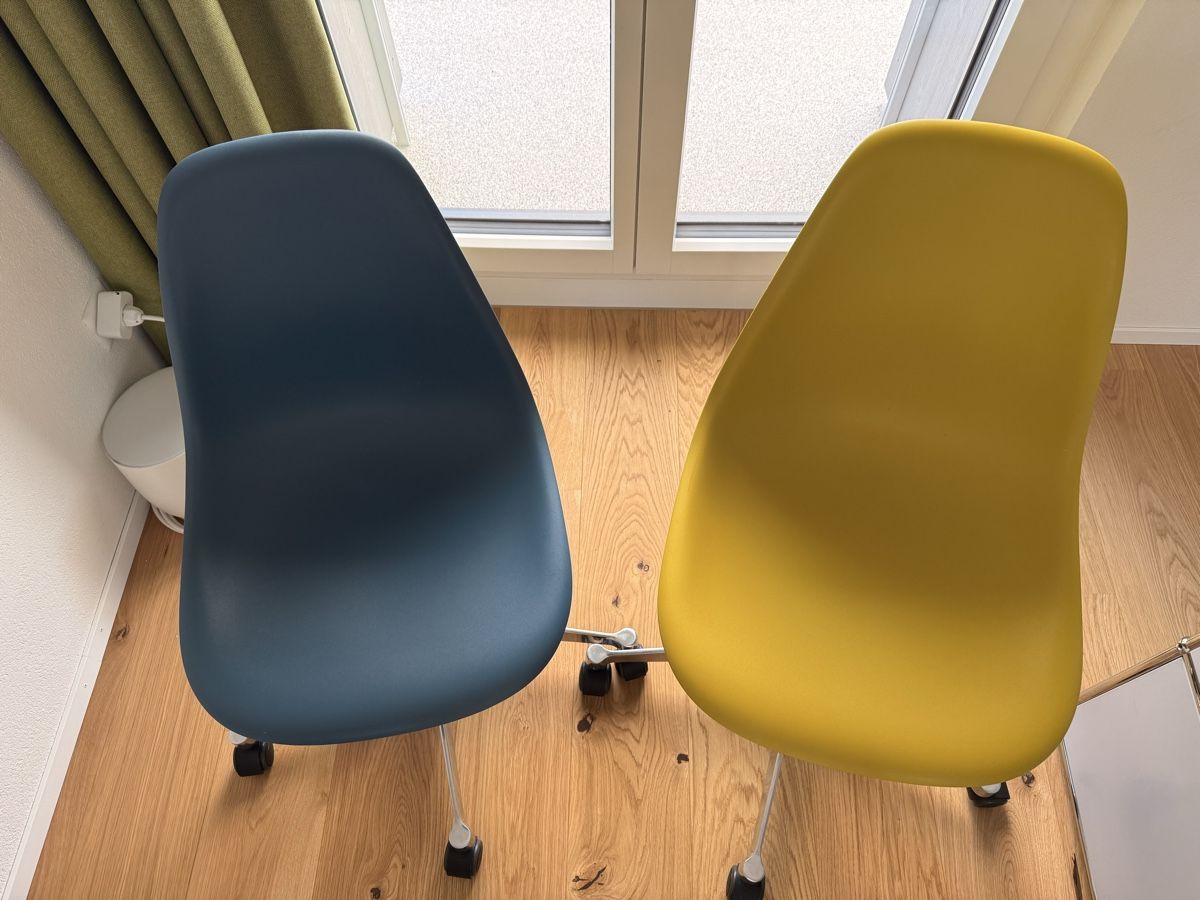 Eames Sedie: Eames Plastic Chairs / Bürostühle  – Usato da Schüpfen venduto da dub_svh2 1