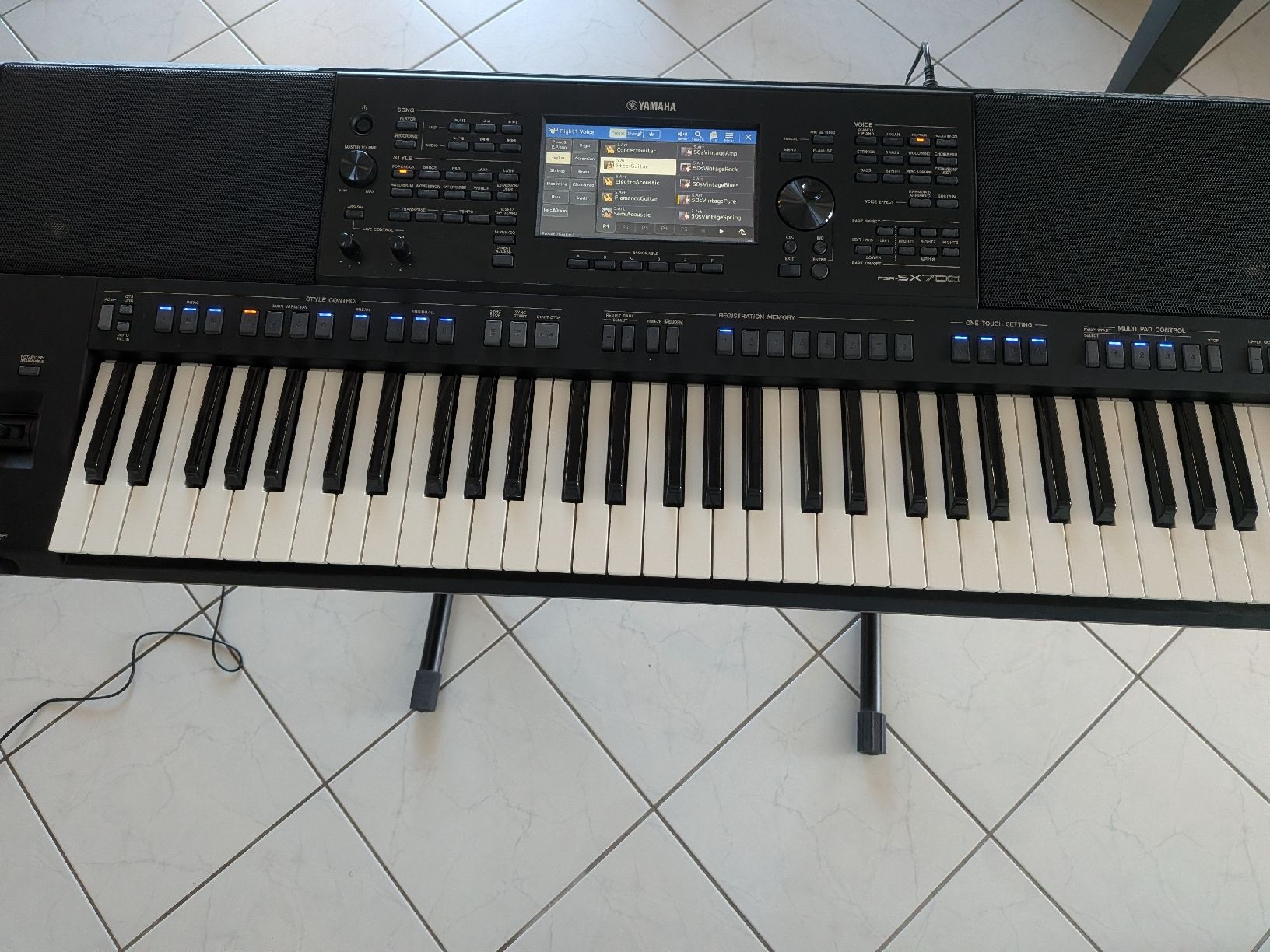Yamaha Strumenti musicali: Yamaha PSR-SX700 Arranger Workstation + Ständer + Ped – Usato da Oberrieden venduto da Sjimena 2