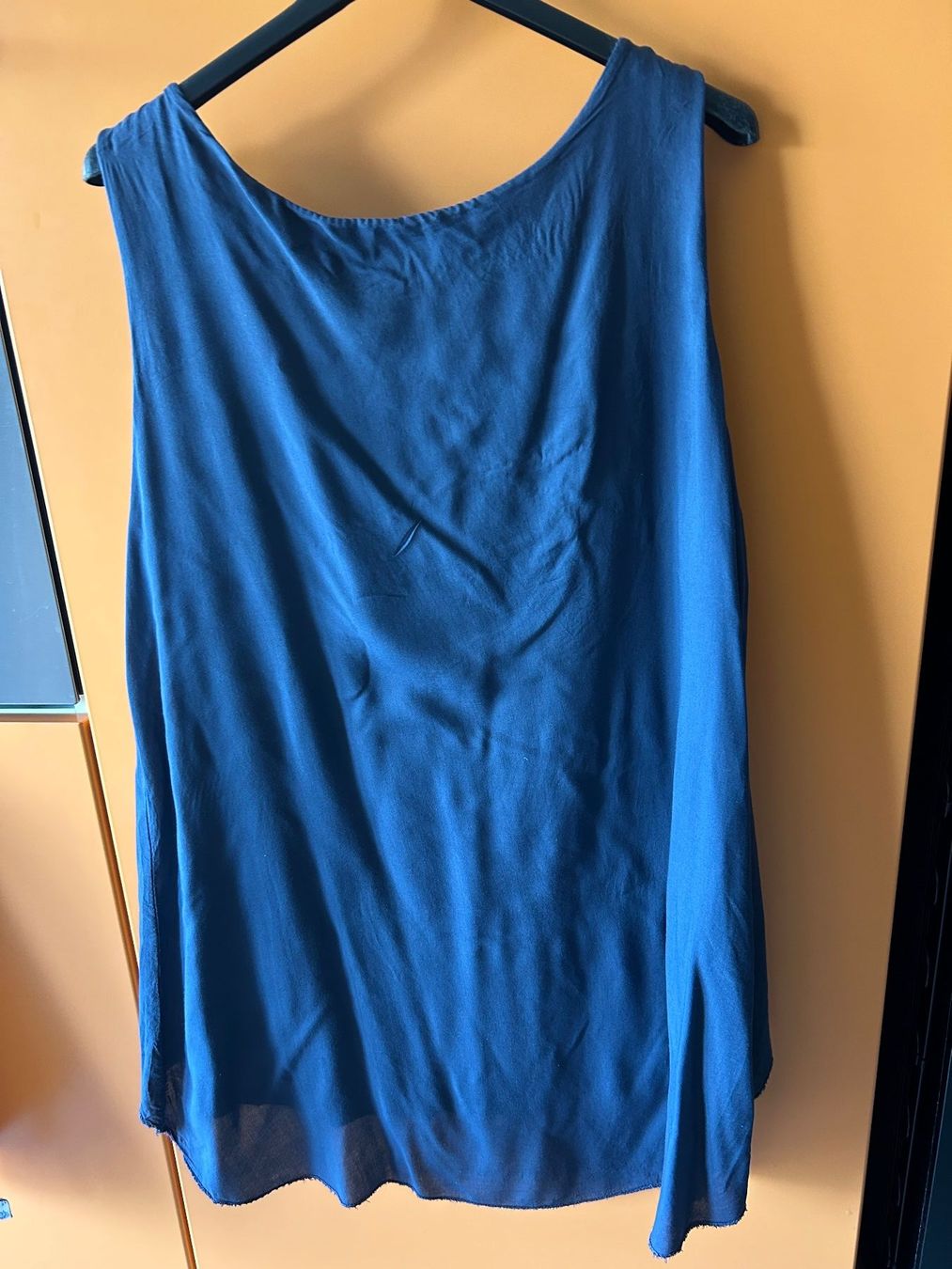 Top: Top élégant blue avec des paillettes gr. M – Nuovo (secondo la descrizione) da Arbedo venduto da nadia1973 2