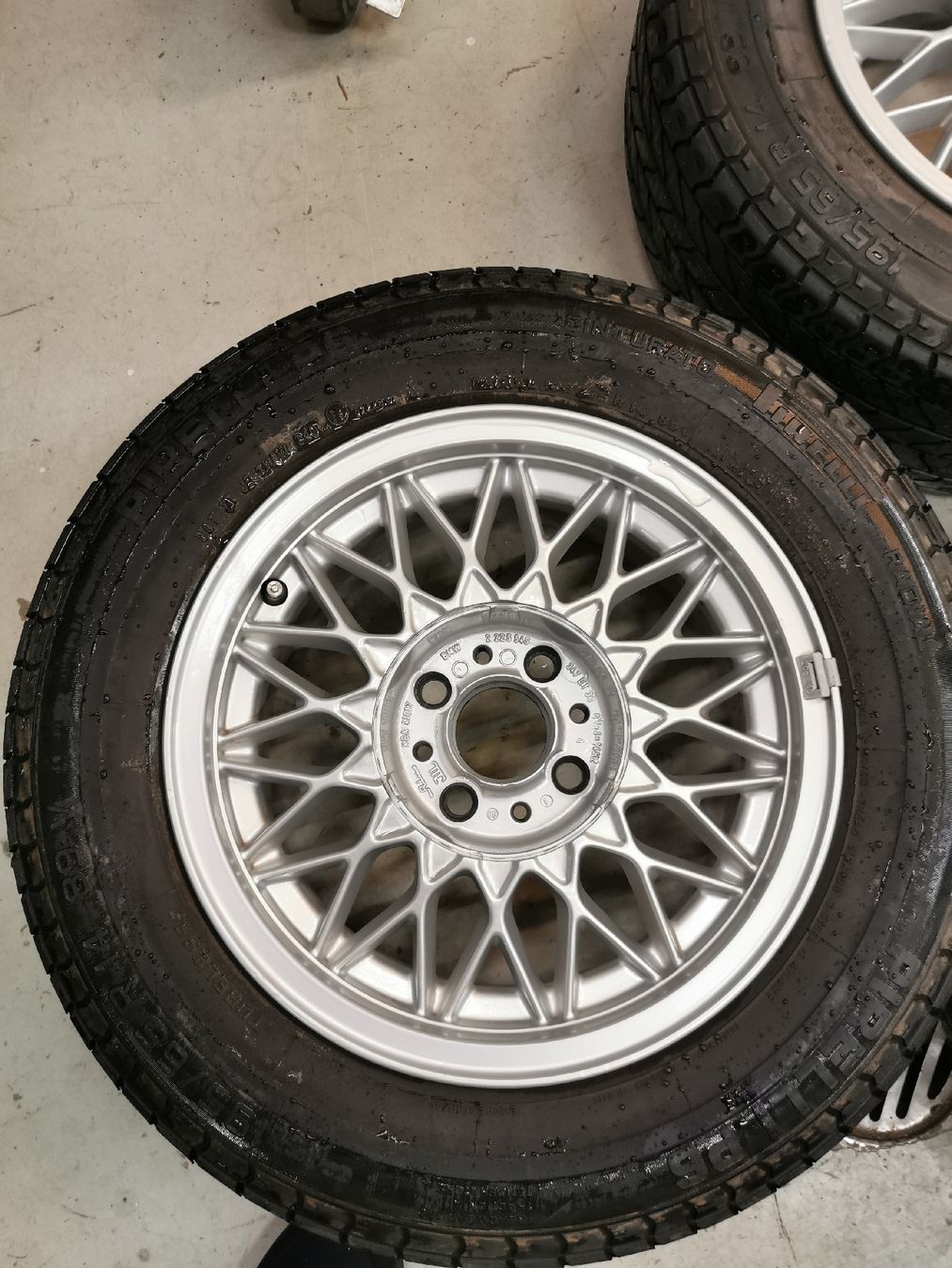BMW Cerchioni: BMW e30 Kreuzspeichenfelgen 4x100 – Usato da Altstätten SG venduto da zickzack04 1