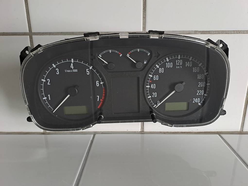 Skoda Tutti pezzi di ricambio auto: Tacho Skoda 1U – Difettoso da Bronschhofen venduto da chup19