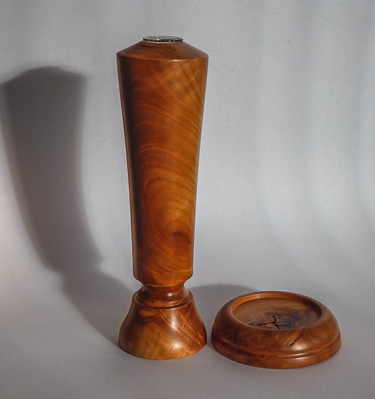 Vasi & Recipienti: Blumenvase aus Kirschbaumholz, mit Glaseinsatz – Nuovo (secondo la descrizione) da Wil SG venduto da Fischweiher42 1