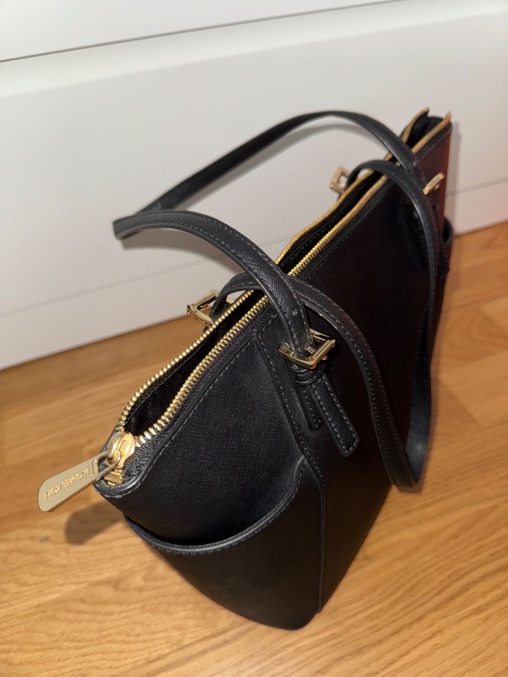 Michael Kors Taschen für Damen: Michael Kors Trapezshopper schwarz – Gebraucht aus Winterthur von chi_83a 3