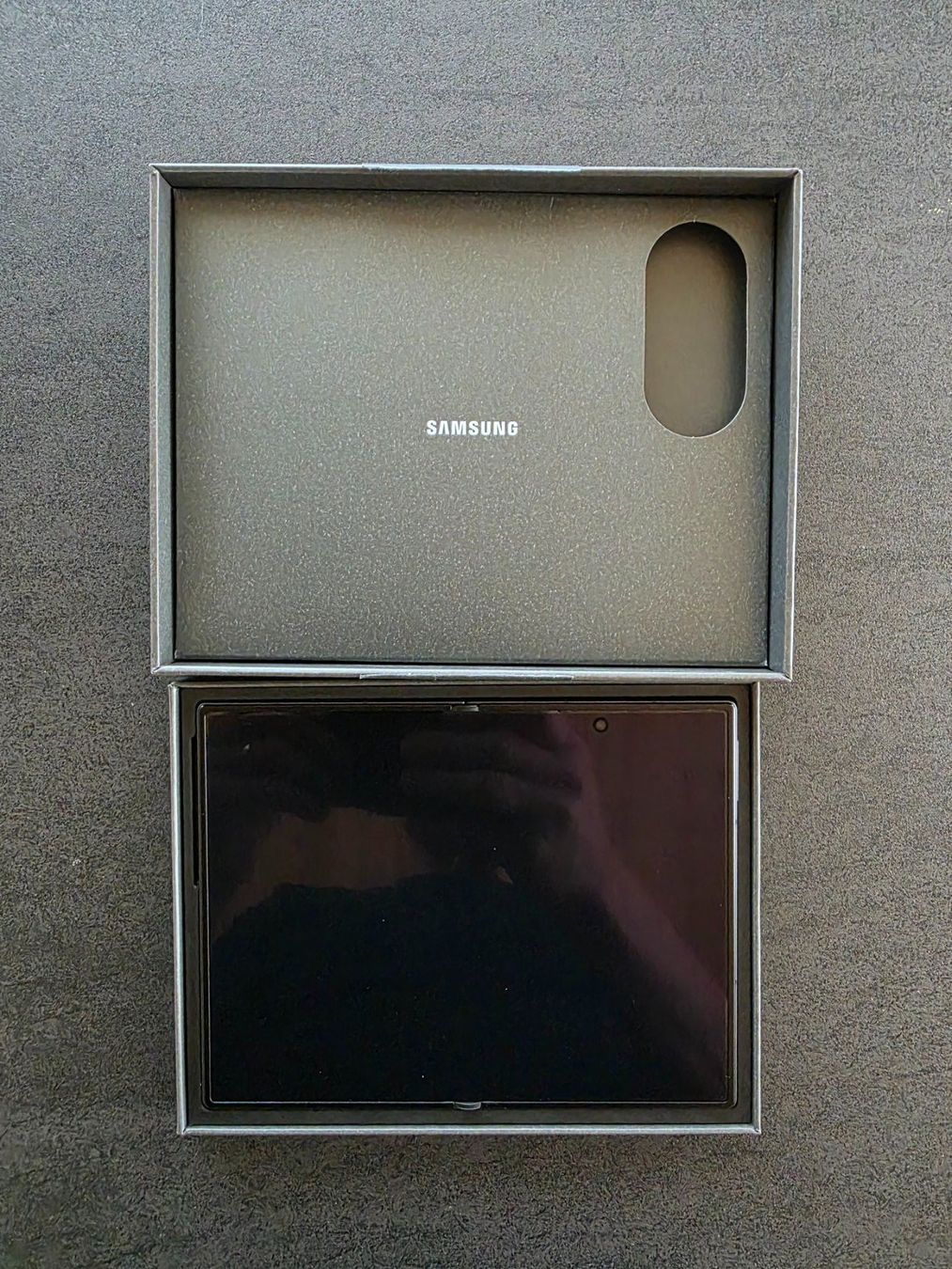 Samsung Handys / Smartphones: TOP Smartphone Galaxy Z Fold8 – Neu und originalverpackt aus Gossau SG von KosAlf60 9