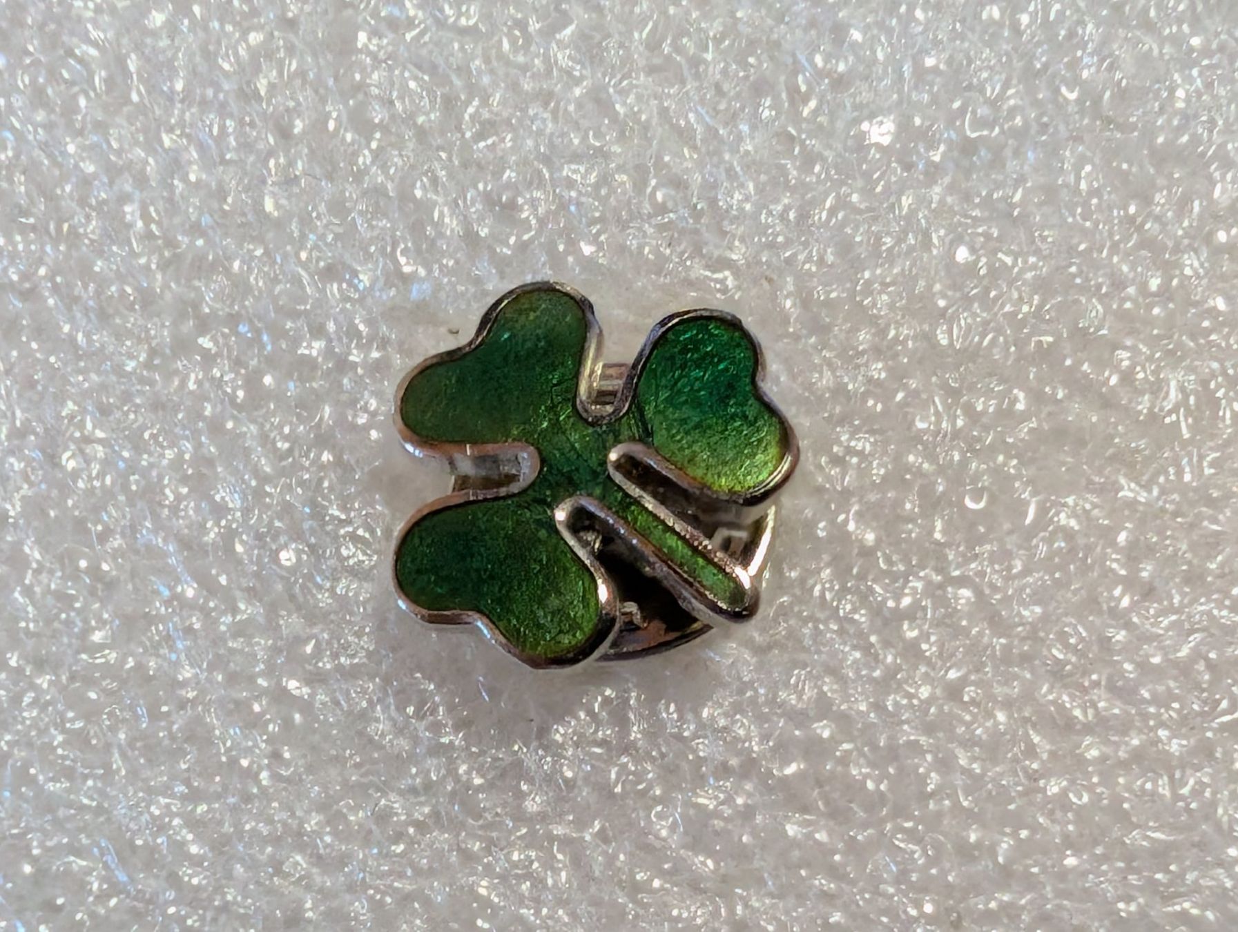 Plaketten & Abzeichen: Ansteckpin 266: Kleeblatt – Gebraucht aus Oppligen von Pin-Fall-Shop