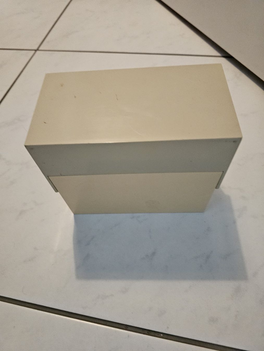 Sistemi di archiviazione: Altes Kartenregister / Karteikartenbox  – Nuovo (secondo la descrizione) da Zürich venduto da iwa_7wfj