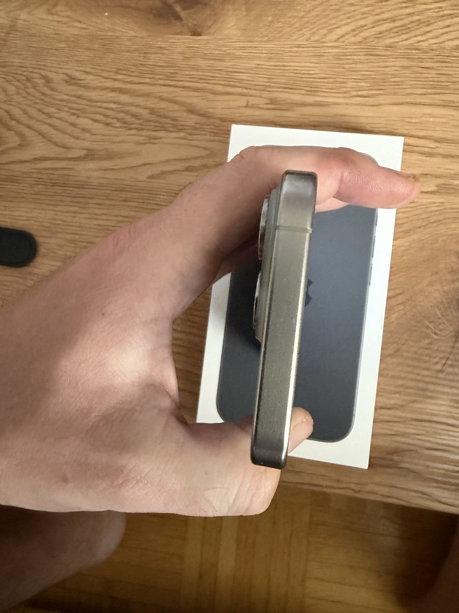 Apple Telefoni cellulari / Smartphones: Iphone 15 Pro, 256GB, super Zustand – Usato da Emmenbrücke venduto da Lukee1901 9
