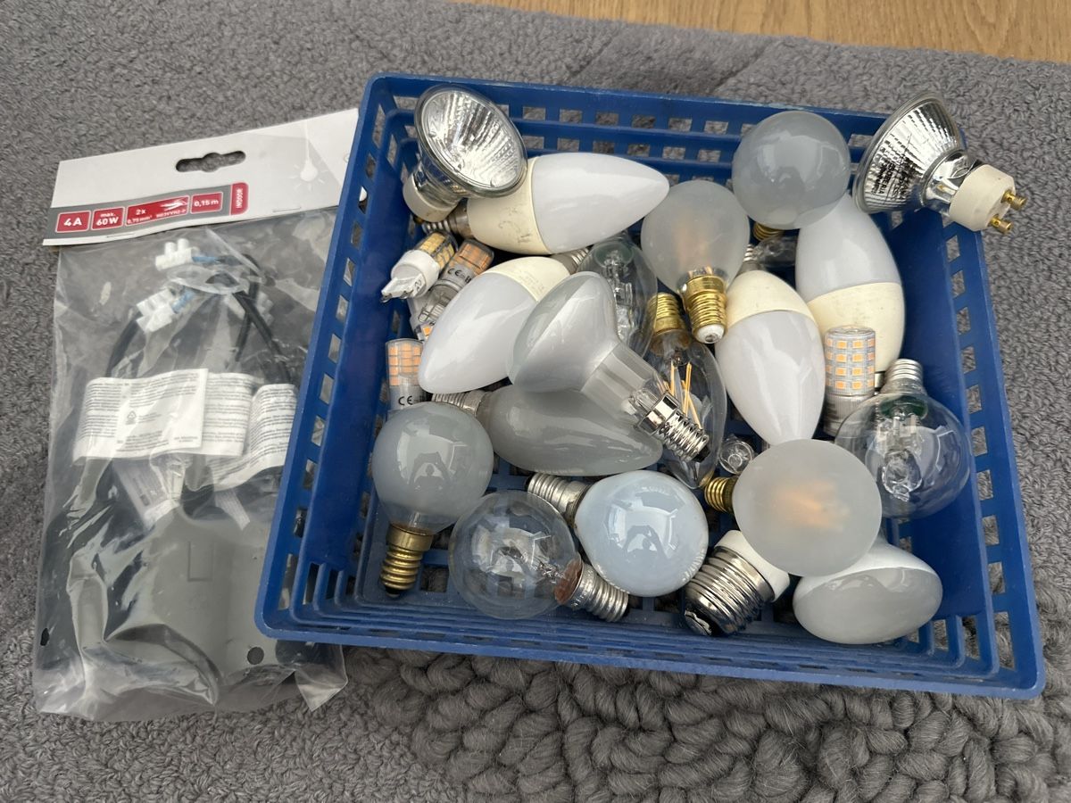 Lampade: Lot d’ampoules E14 G9 GU10 – Usato da Confignon venduto da mil_rb67