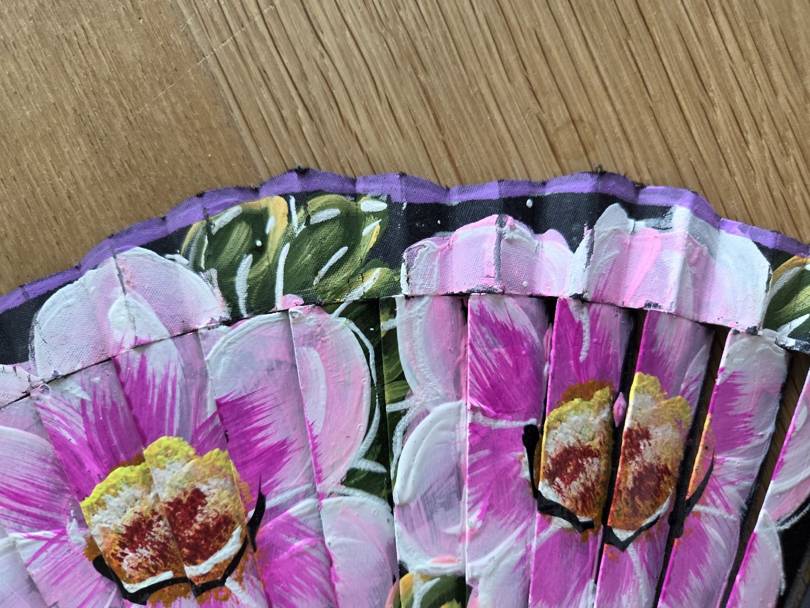 Altro in Decorazioni & Accessori: Handfächer bemalt Blumen Motiv schwarz lila – Usato da Villars-sur-Glâne venduto da richardette 4