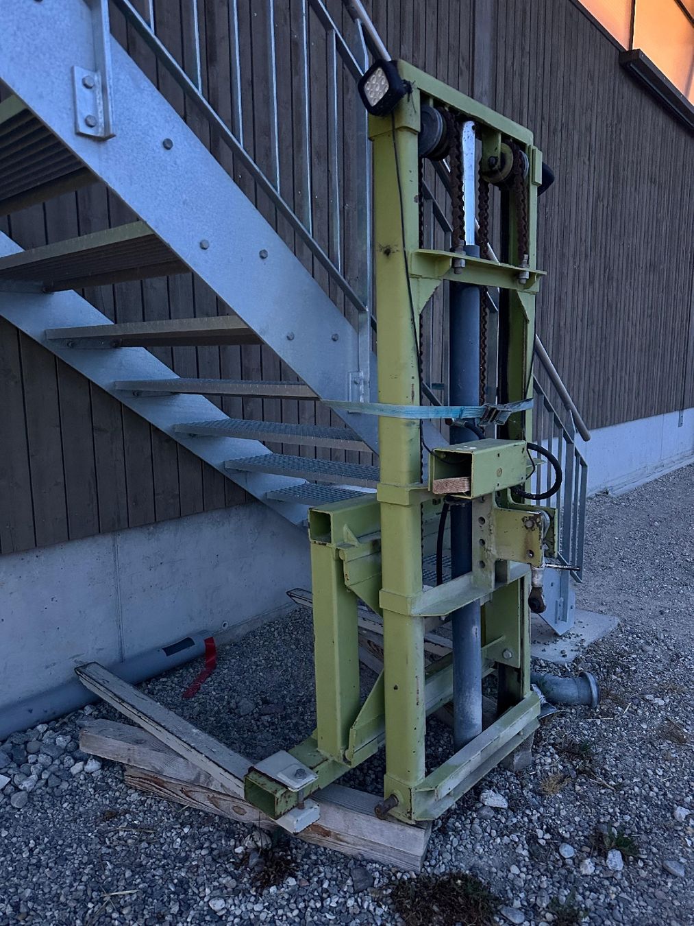 Carrelli elevatori e a forche: Gabelstapler für Dreipunktanbau – Usato da Aadorf venduto da mic_8y86 1