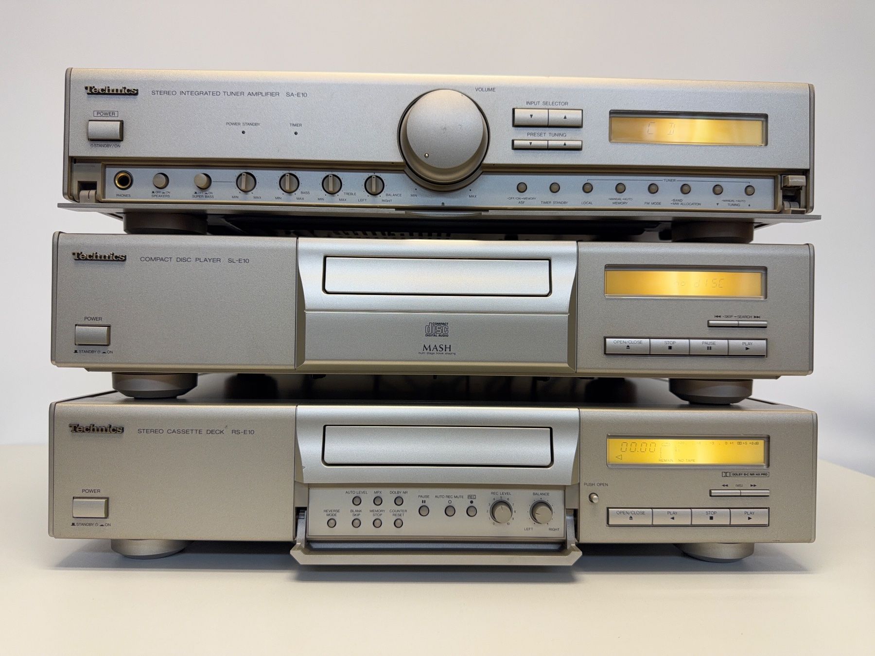 Technics Sistemi audio & multimediali: Technics E10 HiFi System (AMP, CD, Tape) – Usato da Ammerzwil BE venduto da Swissoetzi 2