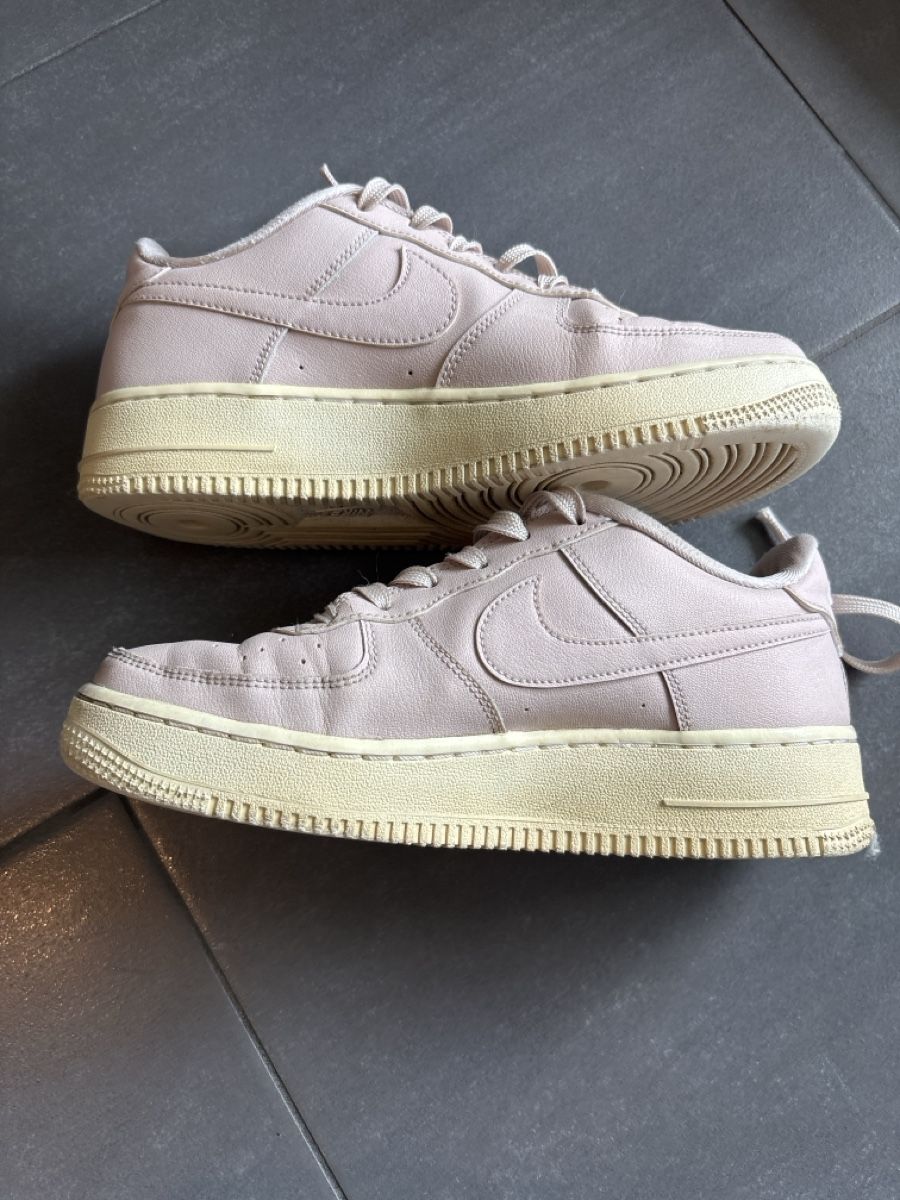 Nike Scarpe da donna: Nike Air Force 1 roses - Taille 38.5 – Usato da La Chaux-de-Fonds venduto da Elora237 2
