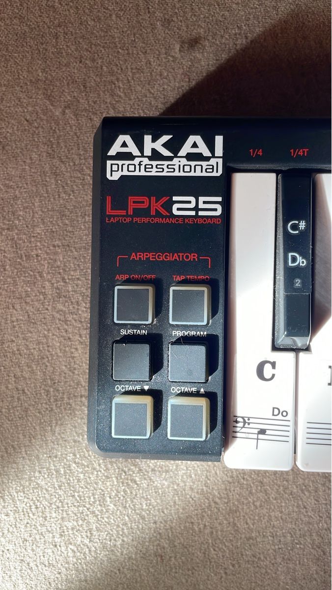 Akai Instruments de musique: AKAI LPK25 Laptop Performance Keyboard USB – D'occasion à Herzogenbuchsee par MOTIVWERK_CH