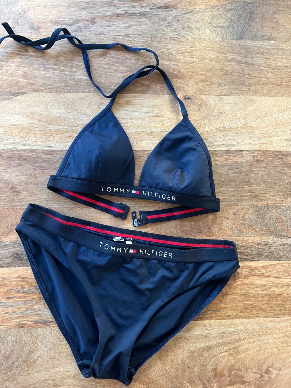 Tommy Hilfiger Costumi da bagno & Bikini: Tommy Hilfiger Navy Blue Bikini Set Size S – Nuovo (secondo la descrizione) da Lufingen venduto da bombolulu