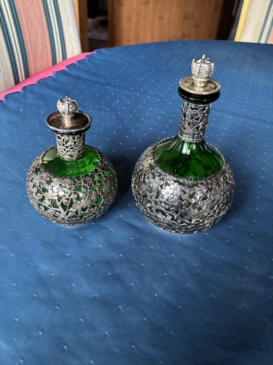Flaconi: 2 antike, chinesische Parfumflaschen mit Silberauflage – Usato da Dornach venduto da Rosengarten