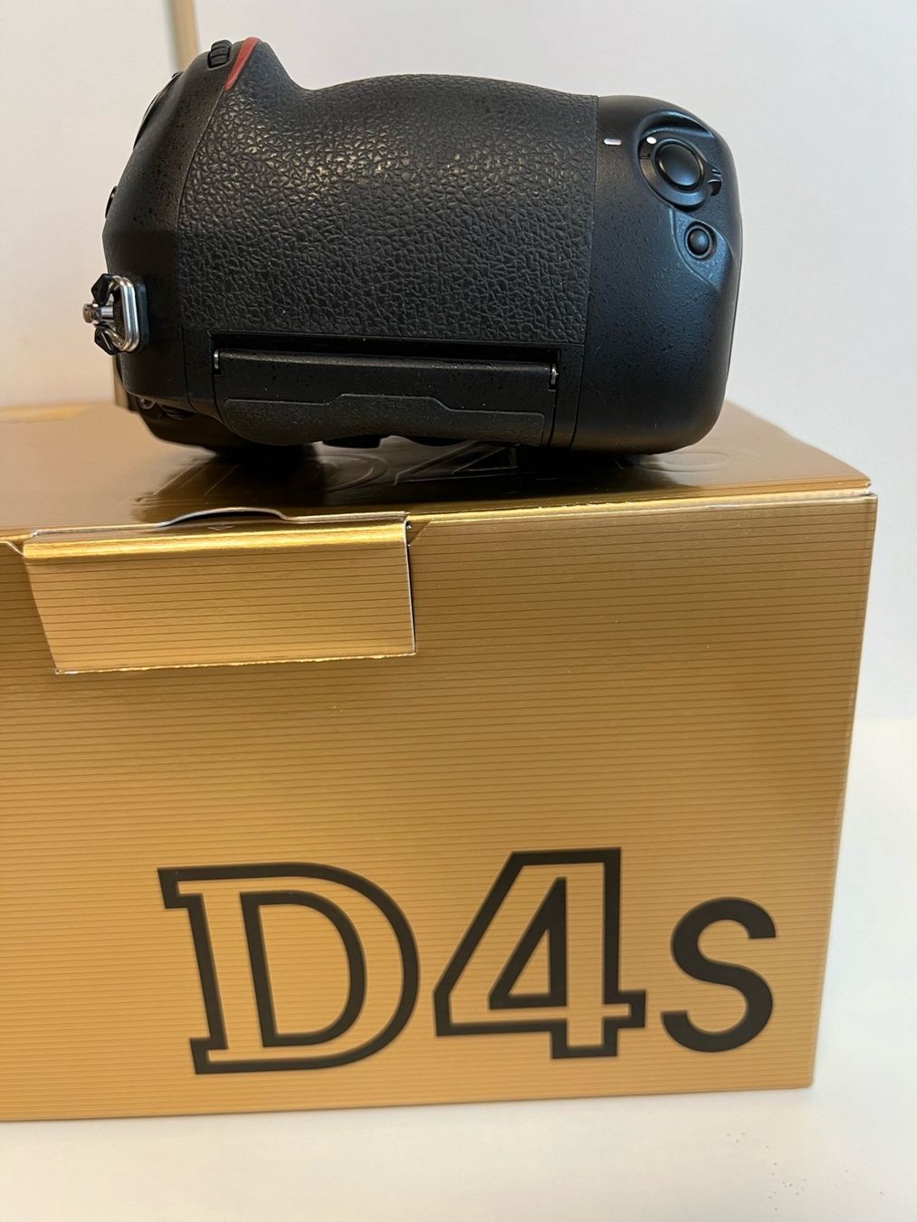Nikon Kamera: Nikon D4s mit Wireless Transmitter WT-5 – Gebraucht aus Bremgarten AG von  6