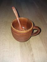 Holztasse mit Henkel und Holzlöffel – Naturholz Neu rustikal