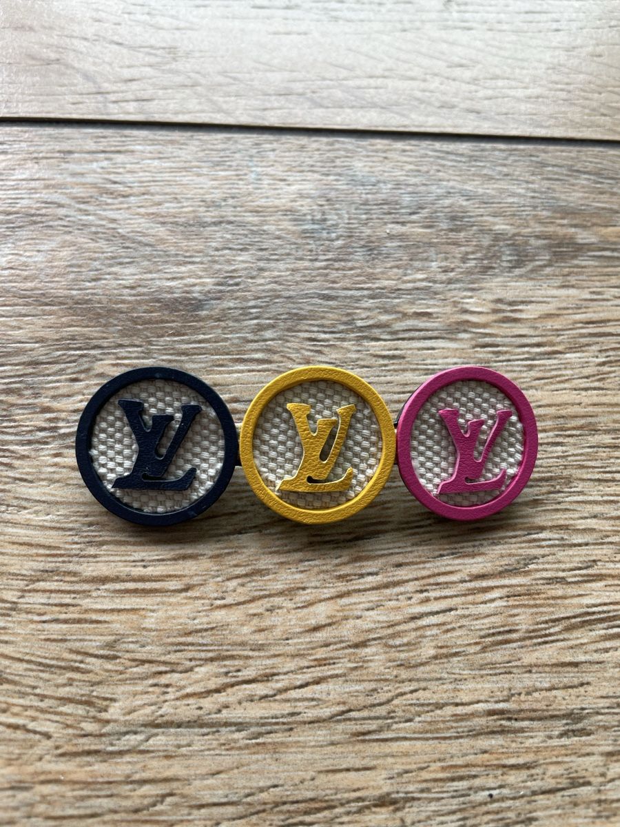Plaquettes & Badges: Badge Louis Vuitton Summer – Neuf avec emballage d'origine à Geneve par orange1957
