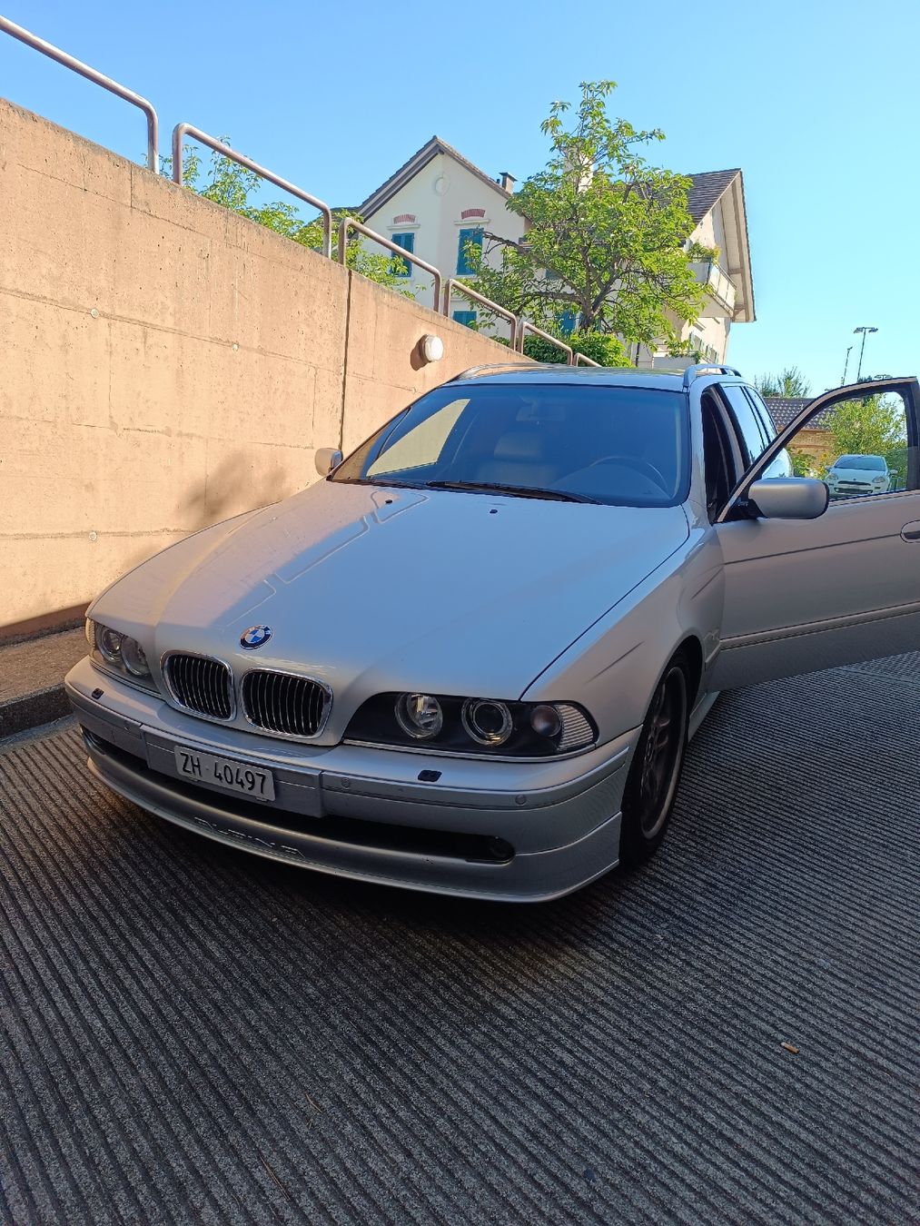 BMW Automobili: BMW 540I Touring  – Usato da Winterthur venduto da Hao99
