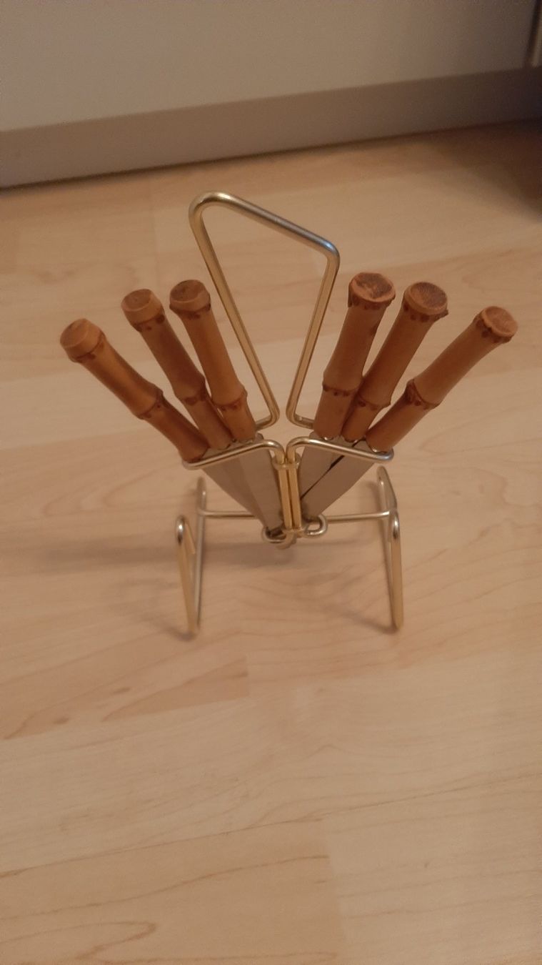 Coltelli: K..12) Messer Set mit Ständer – Usato da Wil SG venduto da AmandaCreations