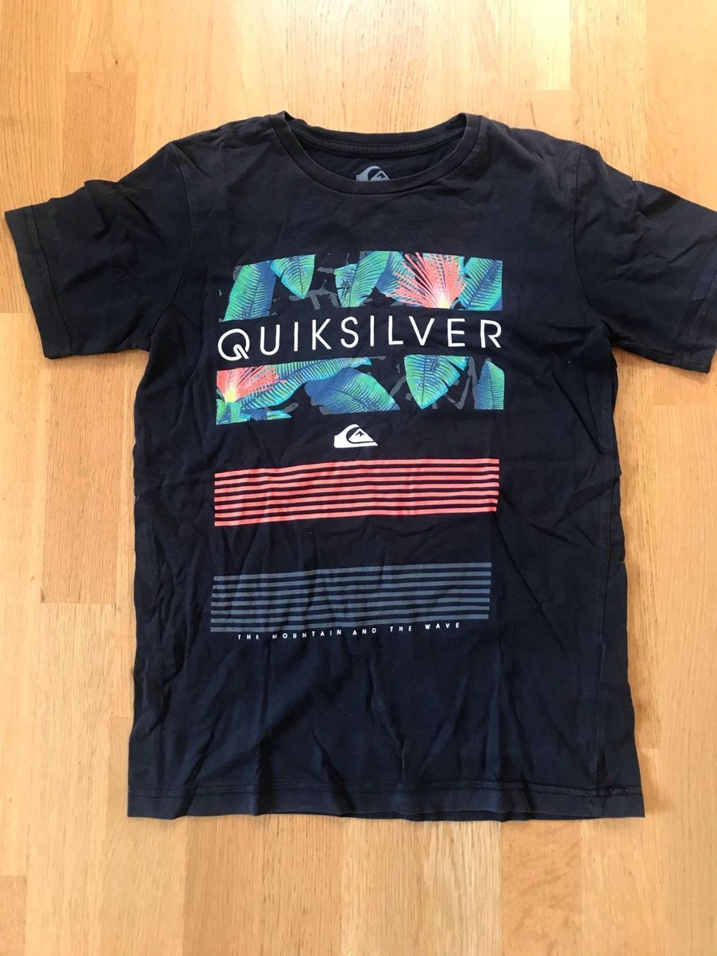 Quiksilver Hemden, T-Shirts & Polos: Quiksilver T`Shirt – Gebraucht aus Spiez von HomeShoppingSpiez