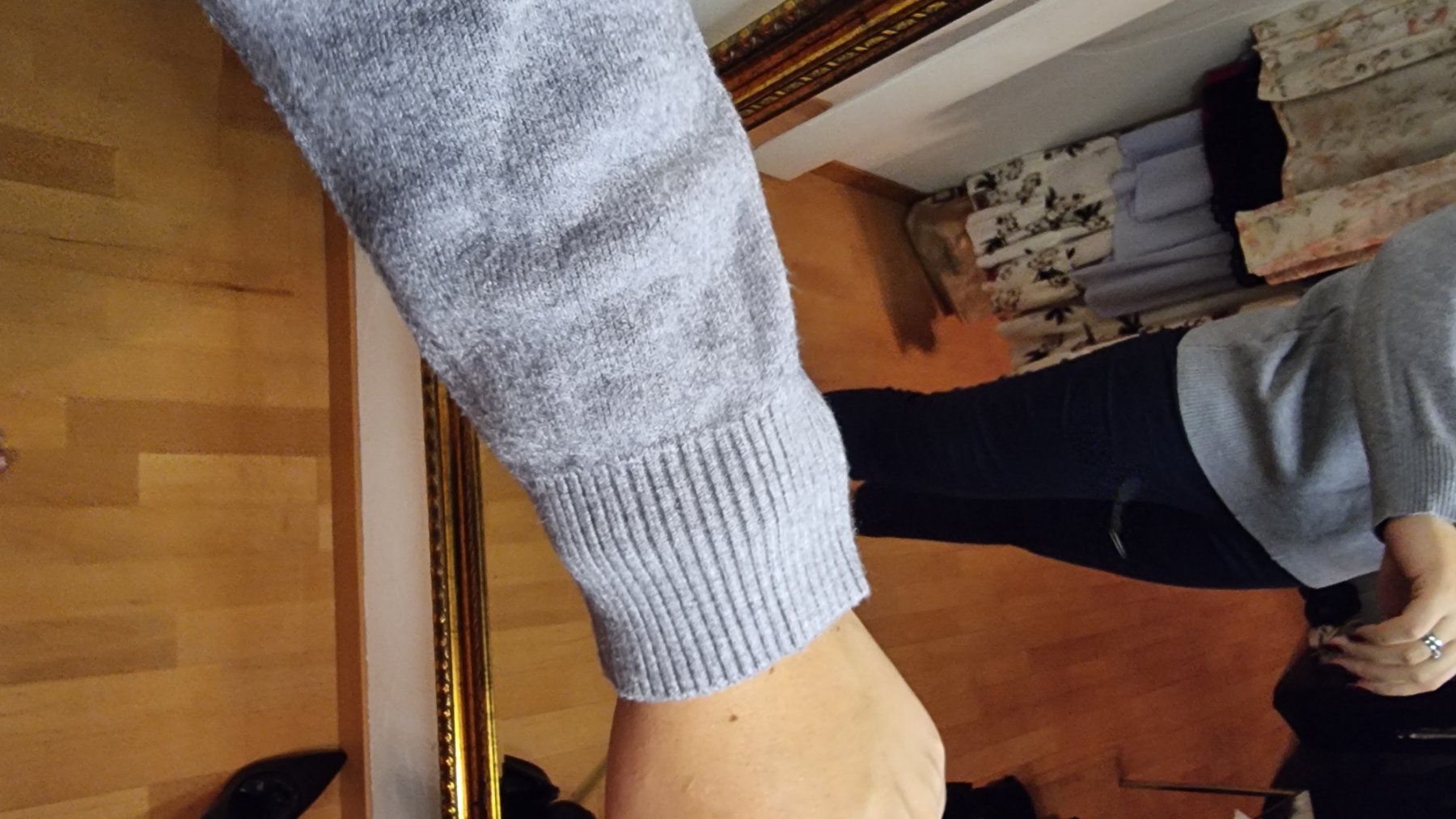 Pullover & Sweatshirts: Kuscheliger Rollkragenpullover, Grau, Gr.38-40 Top Zustand – Gebraucht aus Wald ZH von CapLux 1
