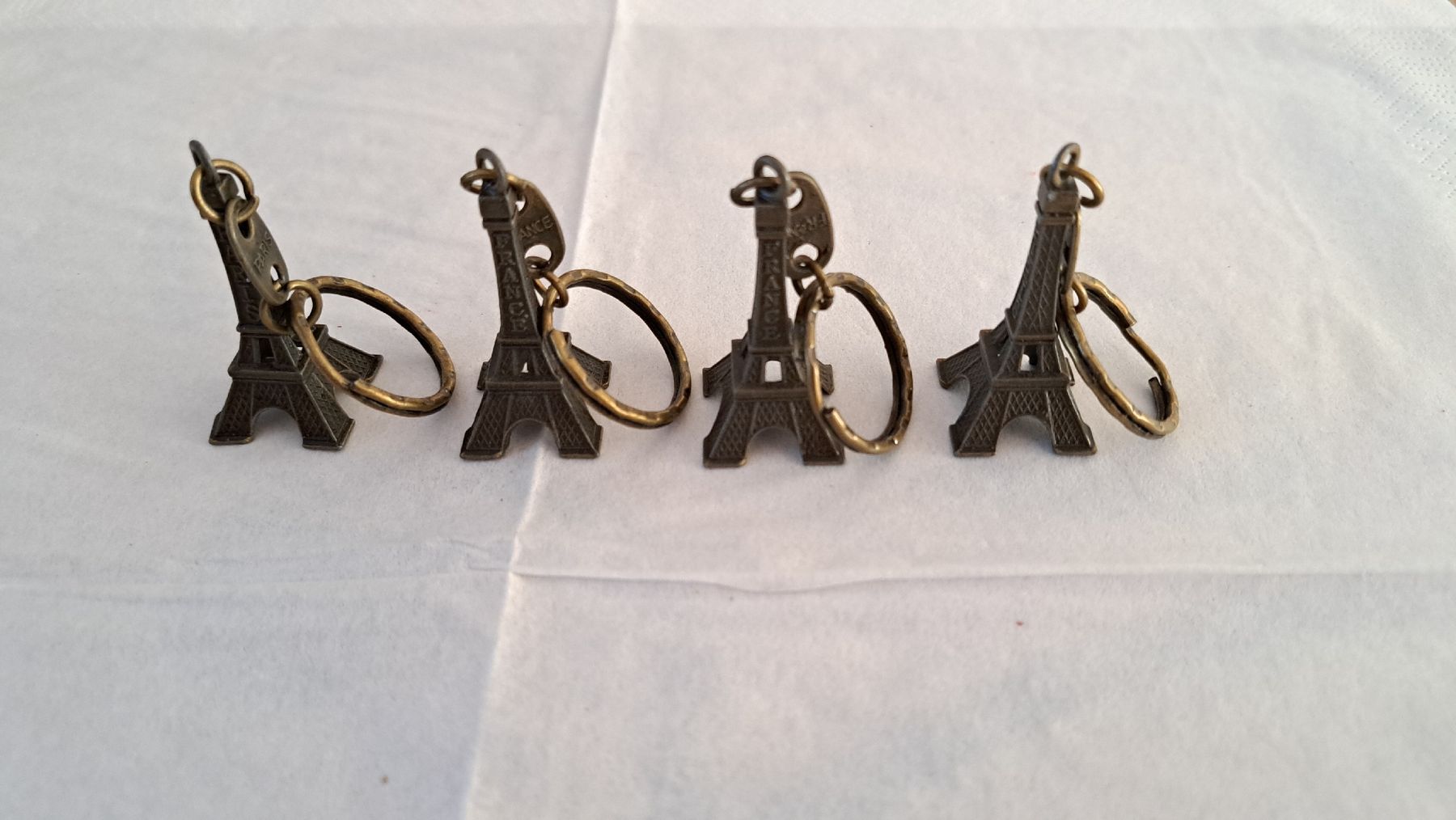 Porte-clés: 4 Schlüsselanhänger Eiffelturm – D'occasion à Winterthur par ml2_58mm