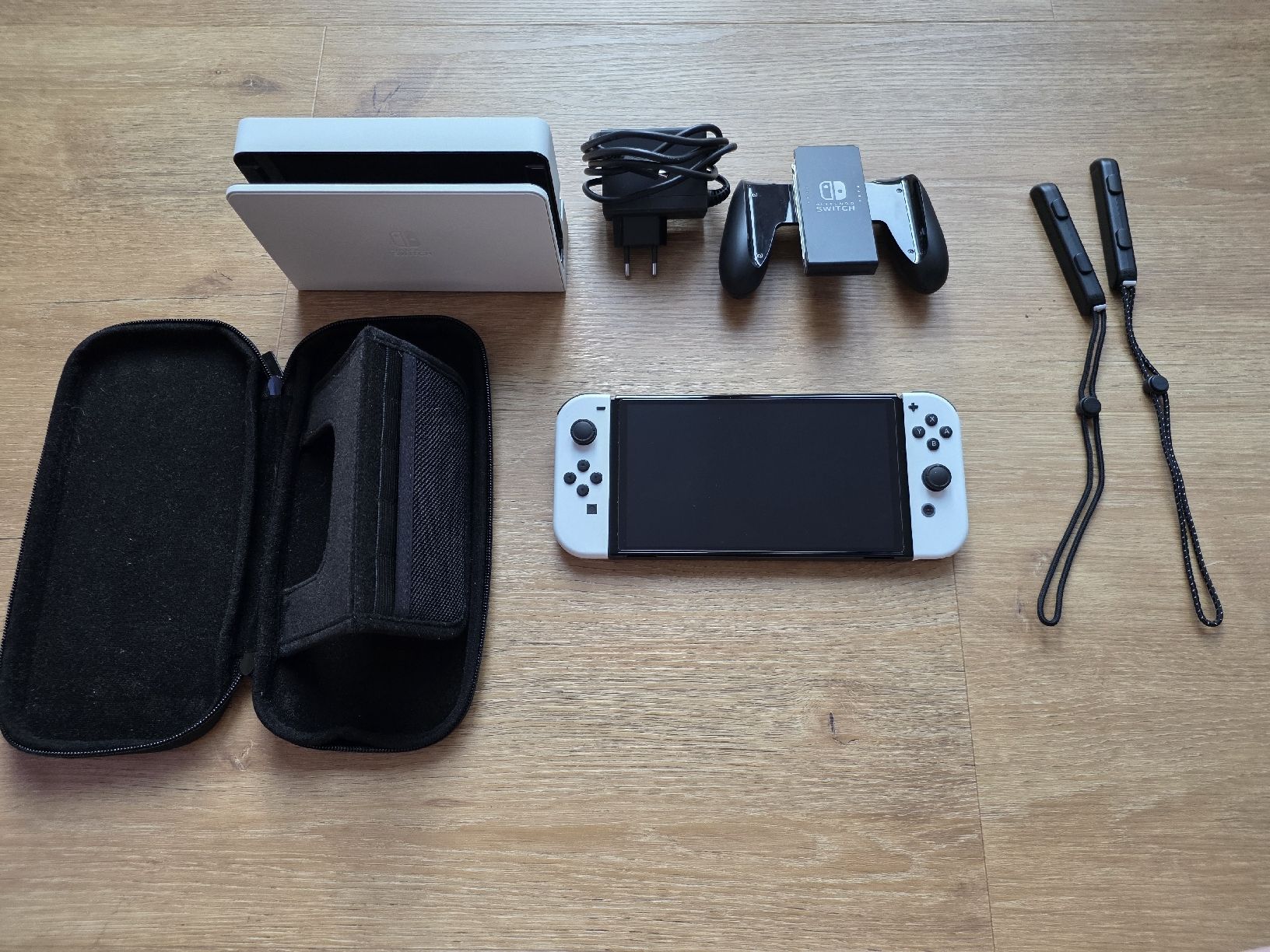 Nintendo Konsolen: Nintendo Switch OLED mit Zubehör – Gebraucht aus Dällikon von Tim7D