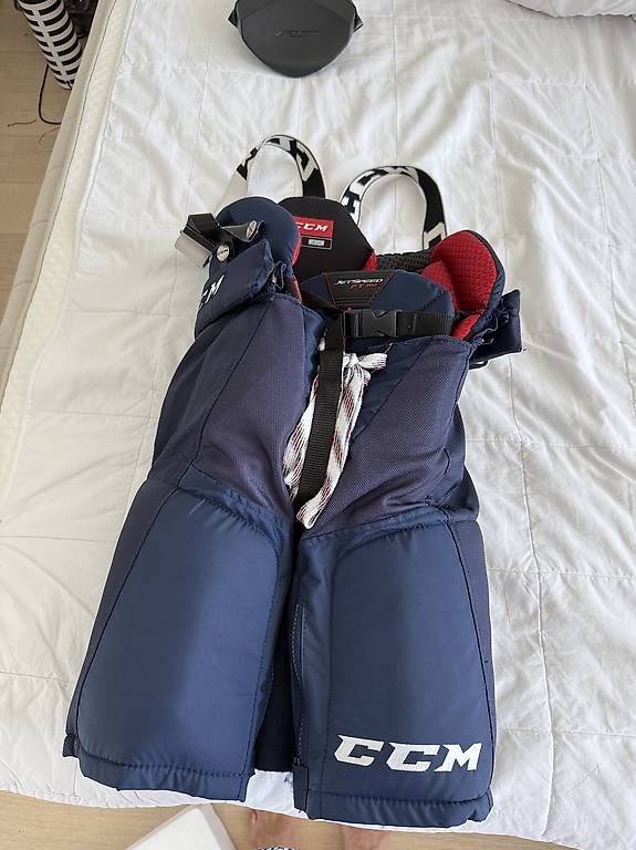 Ccm Pantalons: CCM Jetspeed FT390 Junior M – D'occasion à Volketswil par anjanja2417