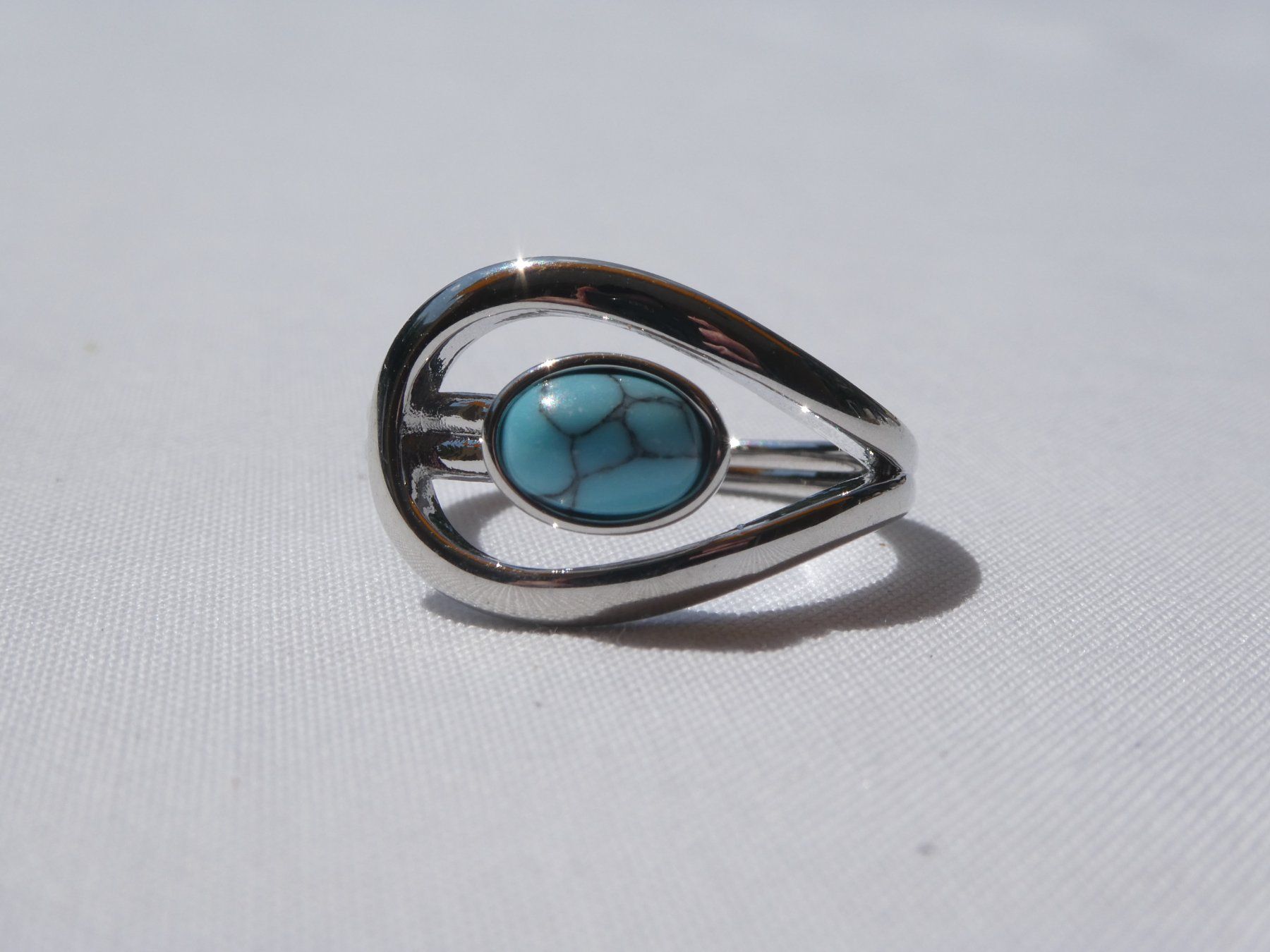 Ringe: Silberfarbener Ring mit synth. Türkis, Gr. 58/59  / NEU – Neu (gemäss Beschreibung) aus Gattikon von kaandooh 1