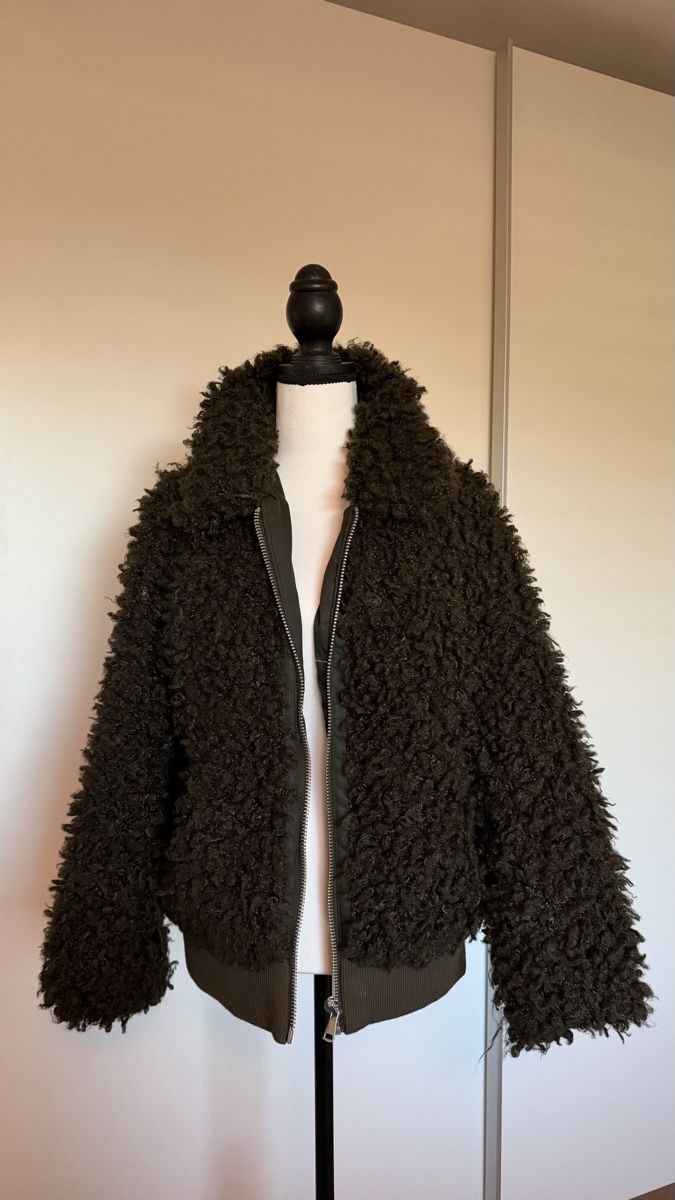 H&M Giacche: H&M faux Shearling Bomber Jacket – Nuovo (secondo la descrizione) da Zug venduto da SpringCleaning99