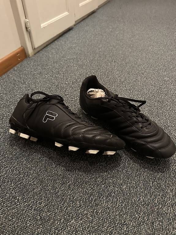 Herrenschuhe: Fussballschuhe Grösse 46 – Gebraucht aus Speicher von pir_c96f