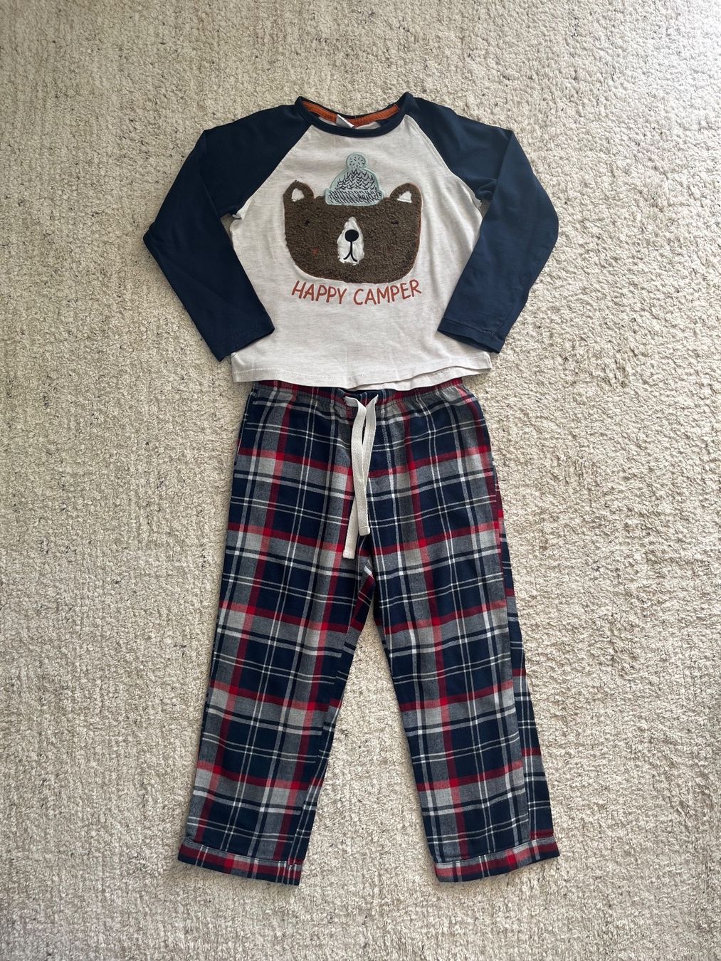 Lotti & Set di vestiti: T-shirt + PJ pants - size 98/104 – Usato da Cully venduto da Maar_K